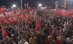 CHP lideri Özgür Özel Üsküdar’da on binlerle buluştu