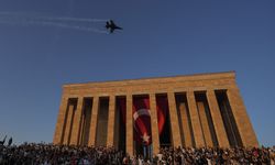 SOLOTÜRK'ten Anıtkabir'de Zafer Bayramı uçuşu