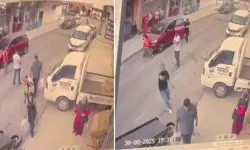 Sokak ortasında infaz! Seken kurşun küçük çocuğu yaraladı