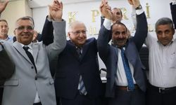 AKP'ye geçenlere Milli Savunma Bakanı rozet takınca tepkiler yükseldi