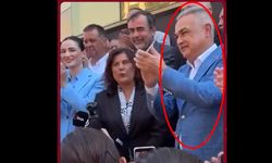 Kim bu Özlem Çerçioğlu’nun yanındaki mavi ceketli