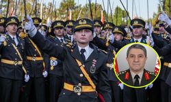 Genç teğmenleri ihraç eden Selçuk Bayraktaroğlu'na ödül