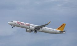 Paris'e giden Pegasus uçağı acil iniş yaptı! Panikleten anların sebebi belli oldu