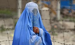 Afganistan'da pazara giden bir kadına 'erkekle konuştun' kırbacı
