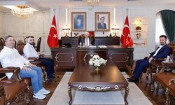Vali, vatandaşa böceklenmiş çerez satan kuruyemişçiyi makamında ağırladı!