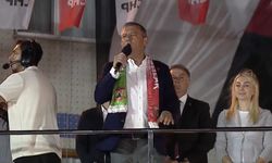 CHP lideri Özgür Özel Bayrampaşa’da on binlerle buluştu