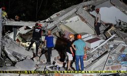 Balıkesir'deki depremde yıkılan bina ile ilgili şok iddia