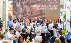 Başkan Seçer ve Meral Seçer ‘Mersin Dokumaları Kıyafet Sergisi’ne Katıldı