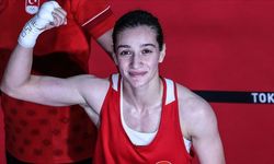 Buse Naz Çakıroğlu, Dünya Boks Şampiyonası'nda finale yükseldi!