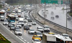 Yağış, İstanbul'da trafik yoğunluğu yüzde 85'e yükseltti!