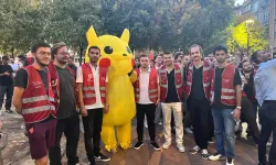 CHP'ye abluka sonrası Kadıköy'deki mitingde 'Pikachu' yerini aldı