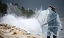 Sıcaklıklar mevsim normallerinin altında... Meteoroloji'den kuvvetli yağış ve rüzgar uyarısı