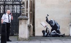Banksy adaleti çizdi…