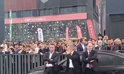 Sivil polisler CHP İstanbul İl Başkanlığı'na girmeye çalıştı! Vekiller engel oldu...
