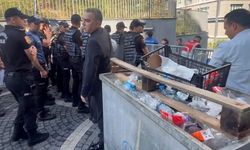 Polis, Özgür Özel'in ofisinin önünde çöp konteynerleriyle barikat kurdu