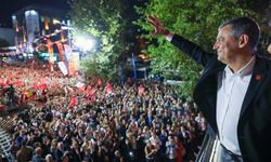 CHP lideri Özgür Özel Bahçelievler’de on binlerle buluştu