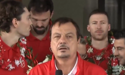 12 Dev Adam yurda döndü! Ergin Ataman'dan duygusal konuşma: Göz yaşlarını tutamadı...