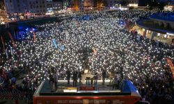 CHP lideri Özgür Özel Zeytinburnu’nda on binlerle buluştu