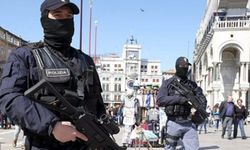 İki Türk İtalya’da gözaltında: Uzun namlulu silahla yakalandılar