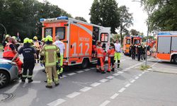 Katliam gibi olay! Berlin'de bir araç kalabalığa daldı: Çok sayıda yaralı var