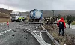 Yolcu otobüsü ile TIR kafa kafaya çarpıştı: Çok sayıda yaralı var