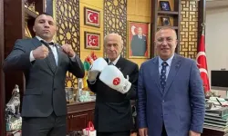 MHP'li Yönter paylaştı: Bahçeli'nin 'boks eldivenli pozu' gündem oldu
