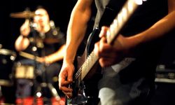 İstanbul'da beş Rockçı şarkı sözleri nedeniyle tutuklandı