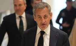 Yolsuzluktan yargılanan eski Fransa lideri Sarkozy hakkında karar