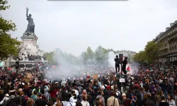 Fransa'da halkın öfkesi dinmiyor: Başbakan yetmez, Macron da gitsin!