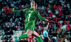 Avrupa, 4 gol atan Türk kaleciyi konuşuyor