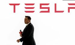 Tesla, Elon Musk'ın görevine devam etmesi için 1 trilyon dolar önerdi!