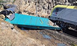 Malatya'da feci kaza… İki yük treni çarpıştı!