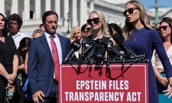 Trump, Epstein mağduru kadınların basın açıklamasına savaş uçağı gönderdi!