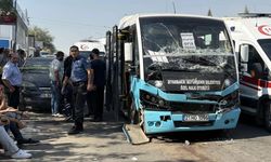 Minibüs durakta bekleyen halk otobüsüne çarptı: Çok sayıda yaralı var