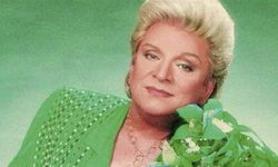 'Sanat Güneşi' Zeki Müren mezarı başında anıldı