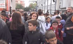 Deprem, İstanbul'da dersi erken bitirdi: Okullar tahliye edildi