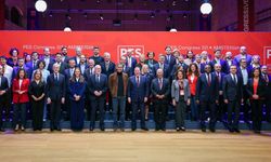 CHP lideri Özgür Özel Amsterdam'da: Özgürlük için mücadeleye devam edeceğiz