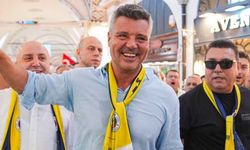 Fenerbahçe Başkanı Sadettin Saran ilk imzasını attı