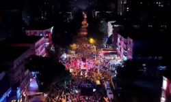 CHP lideri Özgür Özel Kadıköy’de on binlerin katılımıyla tarihi yürüyüşte