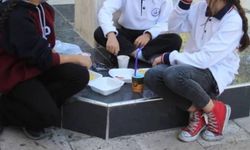 Öğrencilere skandal ayrımcılık! Yemeğini evden getiren yemekhaneye alınmıyor