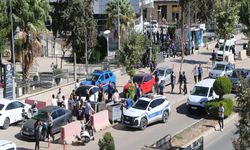 Adliye önü savaş alanına döndü: Çok sayıda yaralı