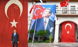 Antalya'da Cumhuriyet'e tanıklık eden Türk bayrağı!  32 metrekarelik el yapımı...