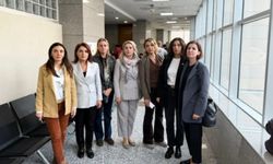 Erdoğan için kurulan bariyerlere itiraz ettiği için tutuklandı… CHP'li isimlerden sanatçı Eda Saraç'a destek!