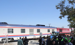 Muş'ta öğrenci servisine tren çarptı
