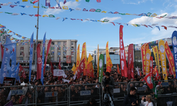 Esenyurt'ta DEM Parti öncülüğüde 'Ekmek, barış, adalet ve özgürlük' mitingi