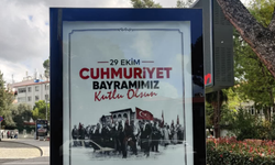 Valiliğin 29 Ekim afişlerinde 'Cumhuriyet' yanlış yazıldı