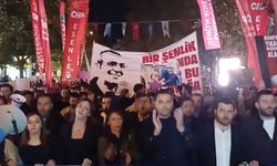 Miting öncesi CHP’li gençlerden yürüyüş