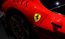 Ferrari'de şok düşüş! Lüksün simgesi resmen eriyor