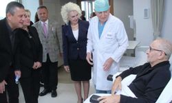 CHP lideri Özgür Özel'den Hikmet Çetin'e ziyaret