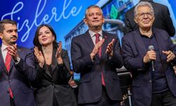 CHP lideri Özgür Özel’den Çankaya’da Zülfü Livaneli konseriyle büyük açılış